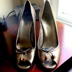 Gucci leather shoes size 8
